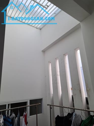 Nhà bán gấp vĩnh hòa DT 100m2 (5 x20m) 3pn chỉ 2 tỷ.SH.