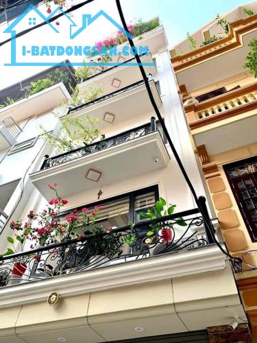 Bán nhà Ô tô đỗ của phố Chùa Bộc, Dt 42m2 x5 tầng, Mt 4m, Giá 6,9 tỷ, Lh 0886631856 - 2