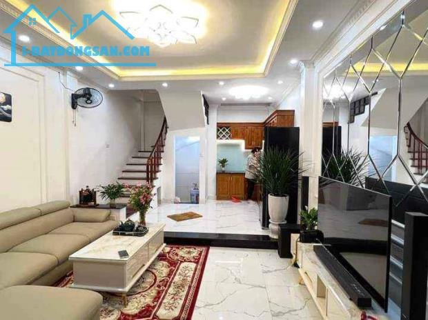 Bán nhà Ô tô đỗ của phố Chùa Bộc, Dt 42m2 x5 tầng, Mt 4m, Giá 6,9 tỷ, Lh 0886631856 - 1