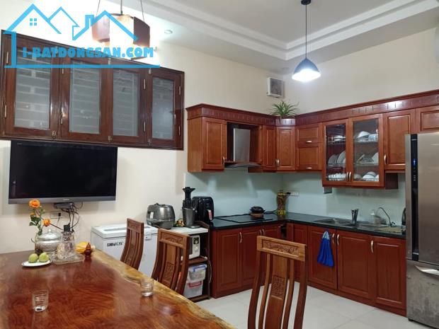 Siêu phẩm Cầu Giấy phân lô vỉa hè,oto tránh ,ngõ thông,2thoáng70m2 mt5m 5t 17tỷ - 2