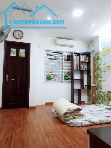 Bán nhà Nguyễn Văn Huyên Cầu Giấy oto đỗ cửa ngõ thông 40m2 mt5m 7 tỷ . - 1