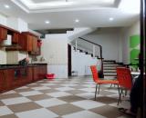 Bán nhà Nguyễn Văn Huyên Cầu Giấy oto đỗ cửa ngõ thông 40m2 mt5m 7 tỷ .
