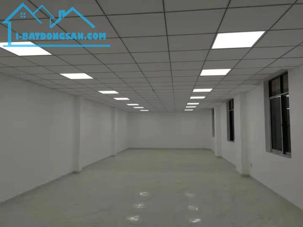 CẦN BÁN NHÀ XƯỞNG 8000M2 KHUÔN VIÊN 6300M2 THUỘC KCN HUYỆN ĐỨC HÒA, TỈNH LONG AN - 4