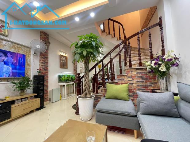 Bán nhà phố Nguyễn Ngọc Vũ, diện tích 46m2 x4 tầng, mặt tiền 5m, Giá 6,5 tỷ