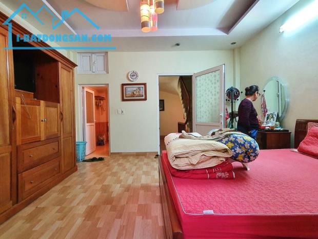 Bấn nhà mặt ngõ gần tòa CC 137 Nguyễn Ngọc Vũ Dt 41m2 x4 tầng, Mt 4m, Giá 5,3 tỷ