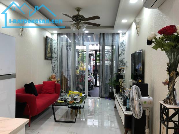 Hẻm 9m, Quận 10, 5 tầng, cần bán gấp, 47M2, chỉ 10.8 tỷ TL
