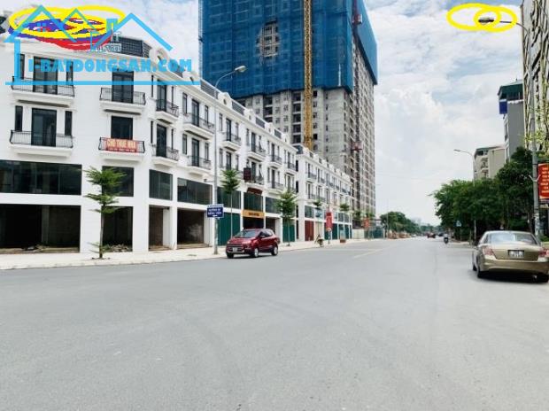 Nhượng lại shop Sông Hồng Trâu Quỳ 81m,5 tầng,kinh doanh sầm uất,hơn 11 tỷ tý_0979225685 + - 1