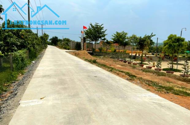 Cần bán vườn xoài 2 mặt tiền, đường bê tông, nở hậu, gần KCN. - 2