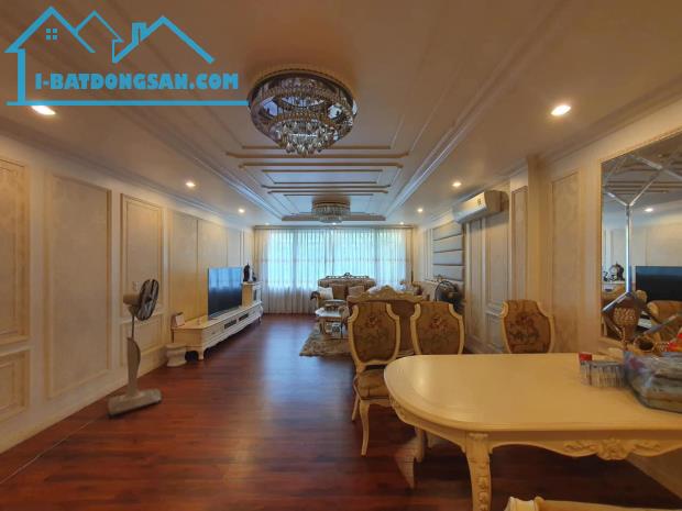 Mặt phố Nguyễn Văn Trỗi, vỉa hè 3m, thang máy, căn góc, 85m2x6T mt6m 16,5 tỷ.