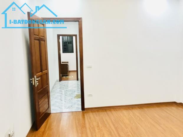 HOT, Bán nhà Phùng Khoang, Trung Văn, Nam Từ Liêm, ô tô đỗ, sát phố 40m2, 4T chỉ 4.25 tỷ.