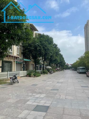 Bán lk viglacera xuân phương, hoàn thiện đẹp, gara ô tô, vỉa hè ô tô tránh, 100 m2, mt 4.5 - 4