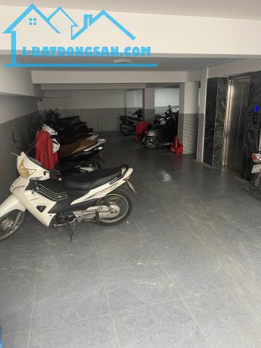 Bán gấp trong 10 ngày, nhà hẻm xe hơi tránh nhau, đường Ba Tháng Hai, gần mặt tiền