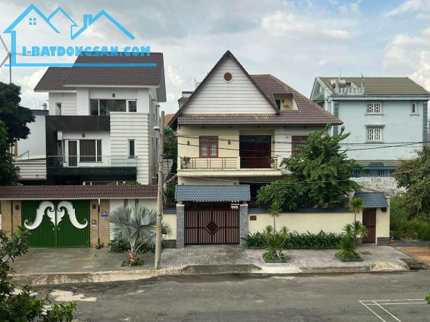 Bán Siêu Biệt Thự Thạnh Xuân . qQuận 12 
600m2 , 3 lầu chỉ 39 tỷ .