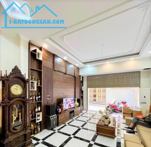 Bán Nhà Kim Mã Ba Đình, 42m 7 tầng gần ô tô, 7,5 tỷ. LH 0349157982.