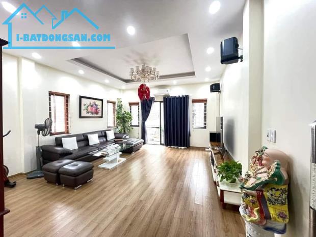 BÁN GẤP NHÀ PHỐ NGUYỄN VĂN CỪ - LONG BIÊN, 65M x 5T, LÔ GÓC, GARA ÔTÔ, FULL ĐỒ. HƠN 9 TỶ