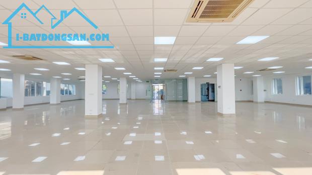 Cho thuê mặt bằng văn phòng làm việc, showroom ở đường Láng, giá tốt - 4