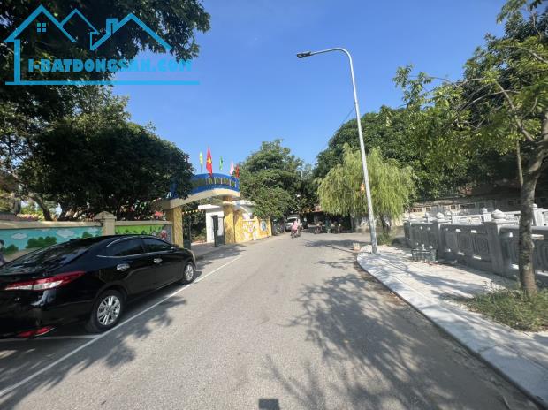 Ngân hàng ép bán (có thương lượng )
Nhà 2 tầng đường trước nhà 2 ô tô tránh nhau phóng