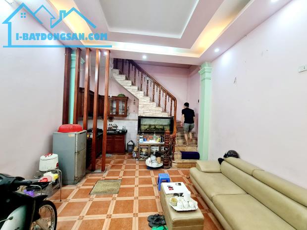 Bán gấp -  nhà ngõ 99 Định Công, Quận Hoàng Mai. DT: 35m, Giá: 5.4 tỷ