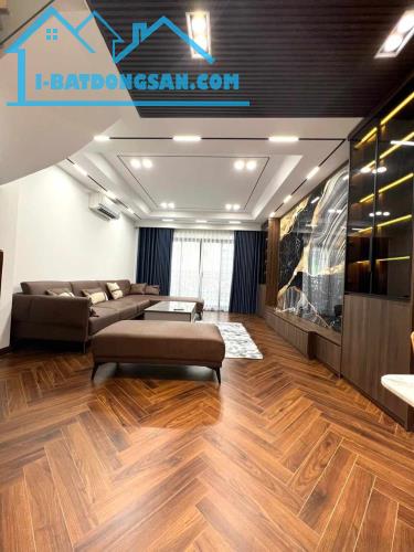BÁN GẤP NHÀ SIÊU ĐẸP PHỐ NGUYỄN VĂN CỪ. 70M x 6T THANG MÁY - FULL NỘI THẤT, GARA 2 ÔTÔ. - 3