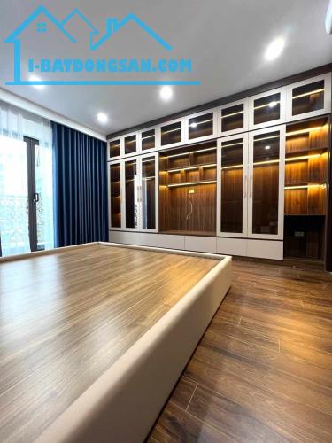 BÁN GẤP NHÀ SIÊU ĐẸP PHỐ NGUYỄN VĂN CỪ. 70M x 6T THANG MÁY - FULL NỘI THẤT, GARA 2 ÔTÔ.