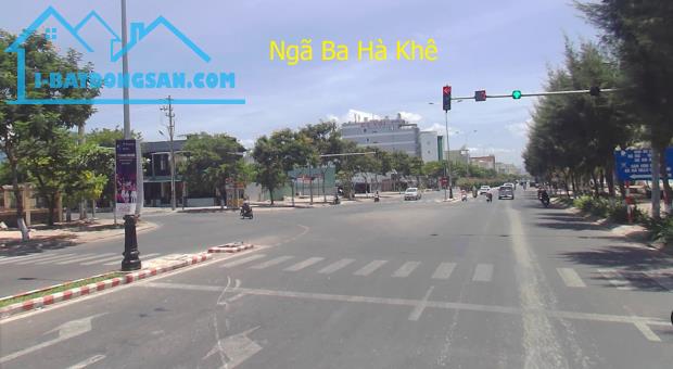 Bán đất biệt thự đường Nguyễn Tất Thành , 375m2 giá bán 55 triệu / m2