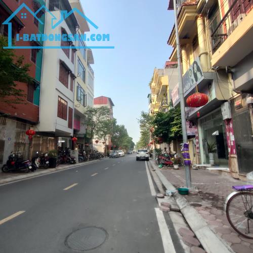 Bán nhà dân xây sát trung tâm Thanh Trì  60m 4 t 3 bước chân ra phố giá 4.39 tỷ - 2