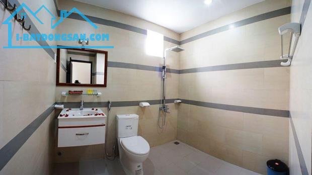 Cạnh sân bay Bán gấp nhà nghỉ 3.5 tầng 165m2 ( 7.5 * 22 ) đường 33m Lê Đại Hành 0838800215 - 2