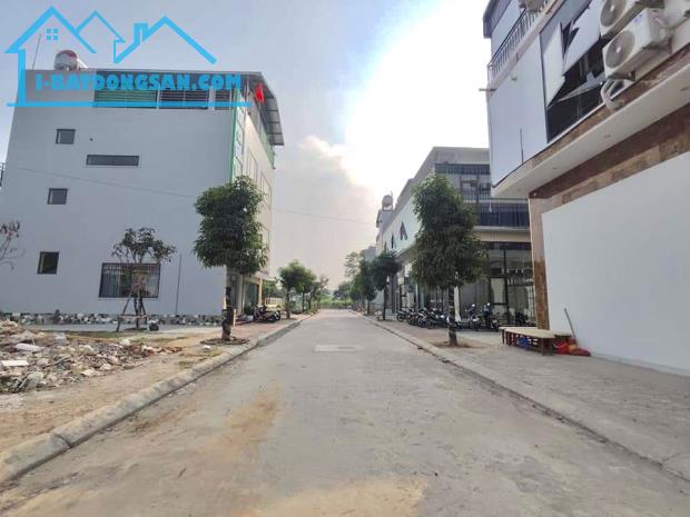 BÁN ĐẤT MẶT PHỐ 10 TỶ 135m MT 5m VỈA HÈ KINH DOANH THỊ TRẤN CHI ĐÔNG MÊ LINH HÀ NỘI - 1