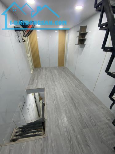 Nhỉnh 1 tỷ có nhà Phường 10, quận Tân Bình, 3 tầng, 2PN lớn. Nhà đẹp ở ngay - 2