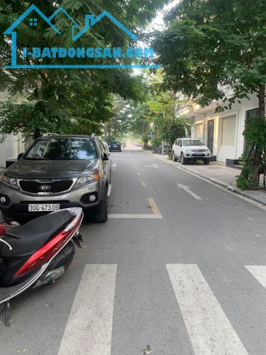 Siêu hot nhà Vạn Phúc, Hà Đông 45m2,nhỉnh 6tỷ, ô tô tránh đỗ cửa.