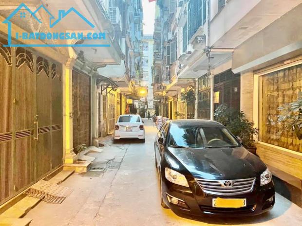 Lô góc 3 thoáng. Bán nhà  Hoàng Văn Thái, Thanh Xuân. DT: 90m. Giá: 14 tỷ