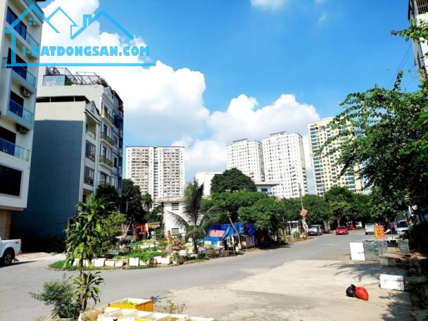 Bán đất dịch vụ HT5 Văn Khê Hà Đông, trục chính ô tô kinh doanh, sát góc 50m2, 13 tỷ nhỉnh