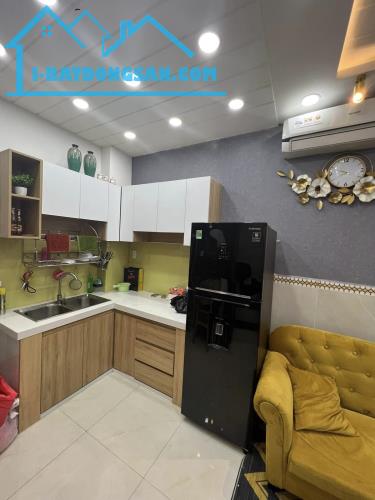 Chỉ 3.x tỷ có ngay nhà CMT8 Quận 10, 3 Tầng, 3PN. Hẻm xe hơi thông - 3