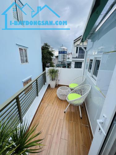 Chỉ 3.x tỷ có ngay nhà CMT8 Quận 10, 3 Tầng, 3PN. Hẻm xe hơi thông