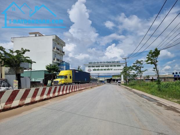 Cho thuê kho xưởng mặt tiền nhựa 1.500m2 Đức Hòa, Long An giá 70tr/tháng Lh: 0974480757