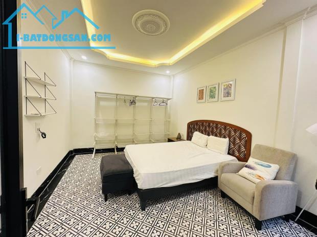 BÁN TÒA APARTMENT PHỐ KIM MÃ,215 X 45 PHÒNG CHO THU,DOANH THU 330TRIEU/THÁNG.