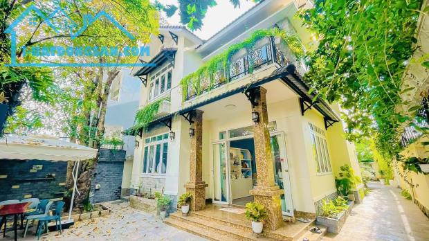 Bán Biệt Thự Sân Vườn Thảo Điền,Quận 2.DT:332M2 (12mx29m) Trệt,Lầu,Áp Mái-Giá Chỉ 165tr/m - 4