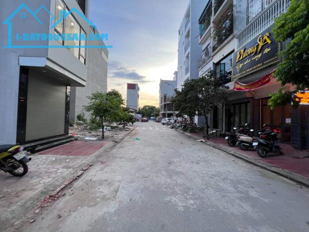 Hạ sốc 5 tỷ.Bán đất Phùng Hưng, Yên Xá, vỉa hè ô tô tránh. 200m2, Mặt tiền 10m. Có sổ đỏ