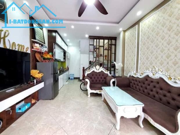Rất Cần Bán Nhà Ngọc Lâm, Long Biên 5T, 33m2 giá 6,2 tỷ
