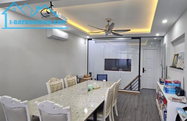 Cần Bán Gấp Nhà Mặt Tiền Đường Lê Hồng Phong, Phường 12, Quận 10, 96m2, 4 Tầng, Ngang 4m - 3