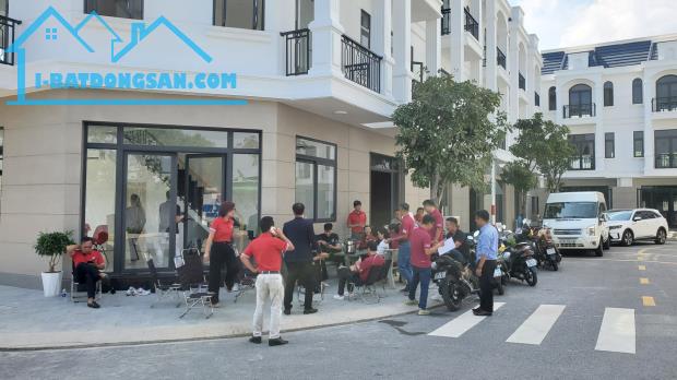 Chỉ trả trước 1,17 tỷ (30%) nhận ngay nhà phố Phước Điền Midtown đối diện chợ bình phước - 2