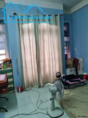 Nhà vào ở ngay Cách Mạng Tháng 8, Quận 10, gần trường, gần công viên - 1