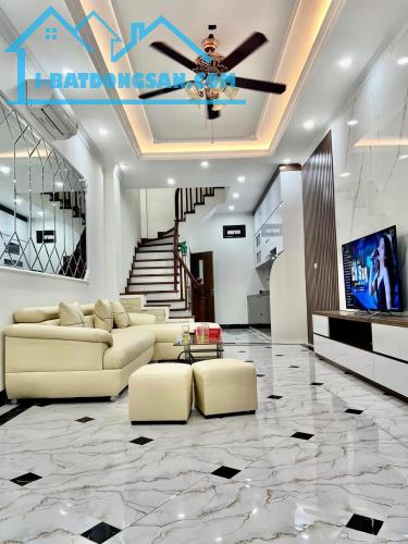 Nhà đẹp dân xây 31m2x5T Phố Cầu Am - Vạn Phúc - Ô tô đỗ 10m - ngõ thoáng - cạnh chợ - 5