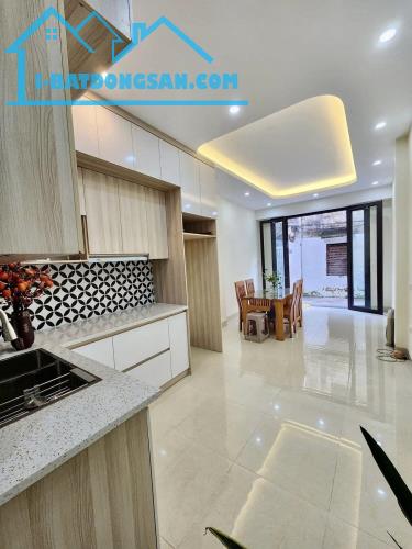 Nhà đẹp dân xây 31m2x5T Phố Cầu Am - Vạn Phúc - Ô tô đỗ 10m - ngõ thoáng - cạnh chợ - 4