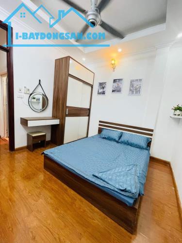 Nhà đẹp dân xây 31m2x5T Phố Cầu Am - Vạn Phúc - Ô tô đỗ 10m - ngõ thoáng - cạnh chợ