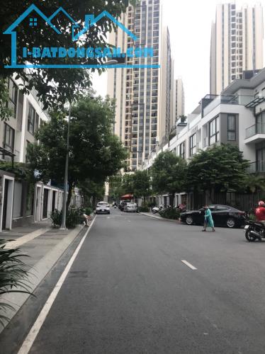 Bán nhà hxh đường Cao Thắng Quận 10. Gần Hà Đô Centrosa, 6.5x16M  nhà 3 lầu ST giá 17.8 tỷ - 1