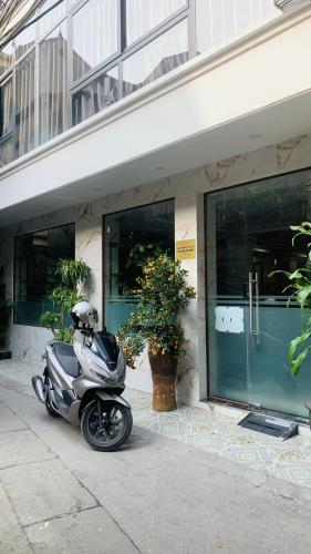 💥 Bán Tòa Apartment, Penhouse Đường Bưởi, Sát phố, Lô góc, 160m2 8T MT 21m 💥 - 1