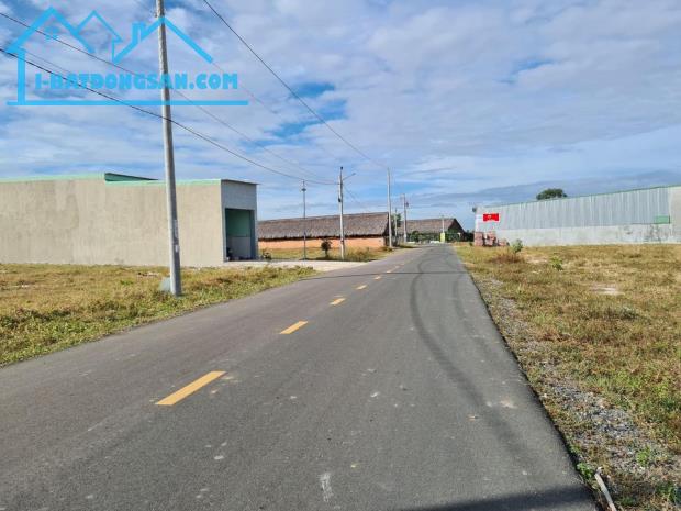 gia đình chú quang cần sang nhượng  500m2 giá 380tr