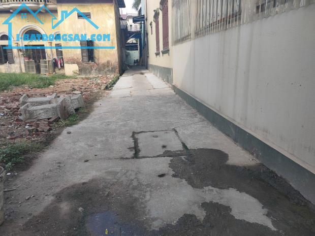 Chỉ 600 tr có ngay mảnh đất diện tích 100 m mặt tiền 9 m 
Đất thành phố mà quá rẻ 
Kim