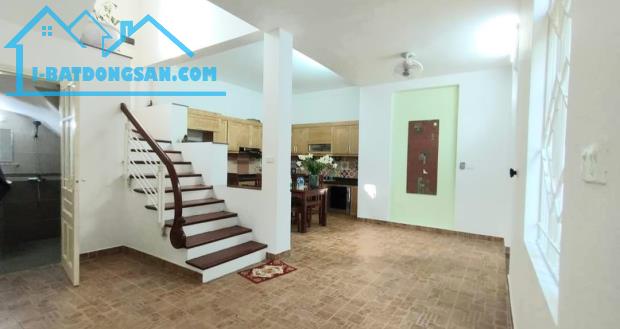 💥 Bán Biệt thự Mặt phố Âu Cơ, Tây Hồ, 102m2 3T, MT 10m, Ở sướng KD, Chỉ 22 Tỷ 💥 - 2